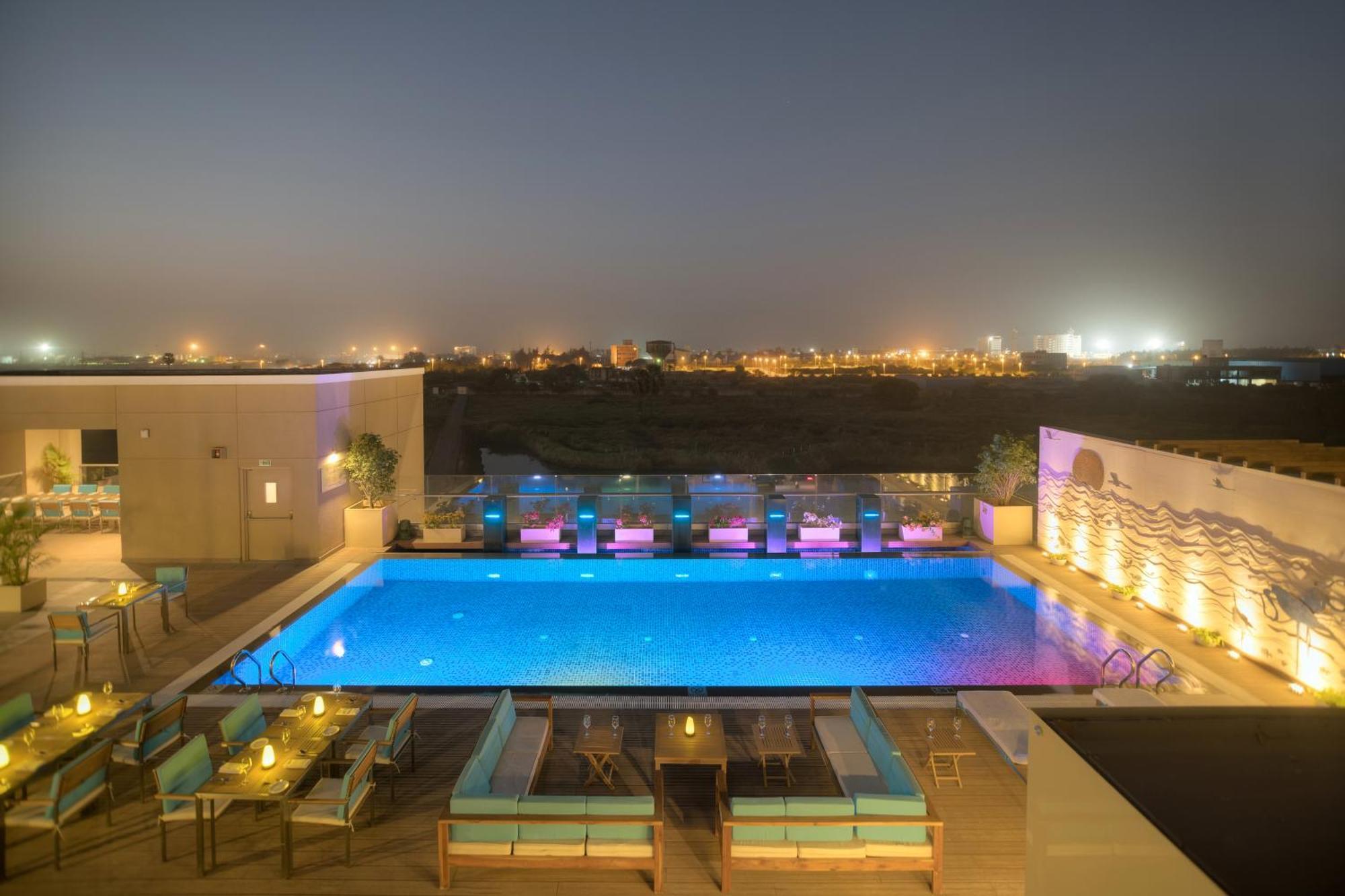 Hotel Courtyard By Marriott Surate Extérieur photo