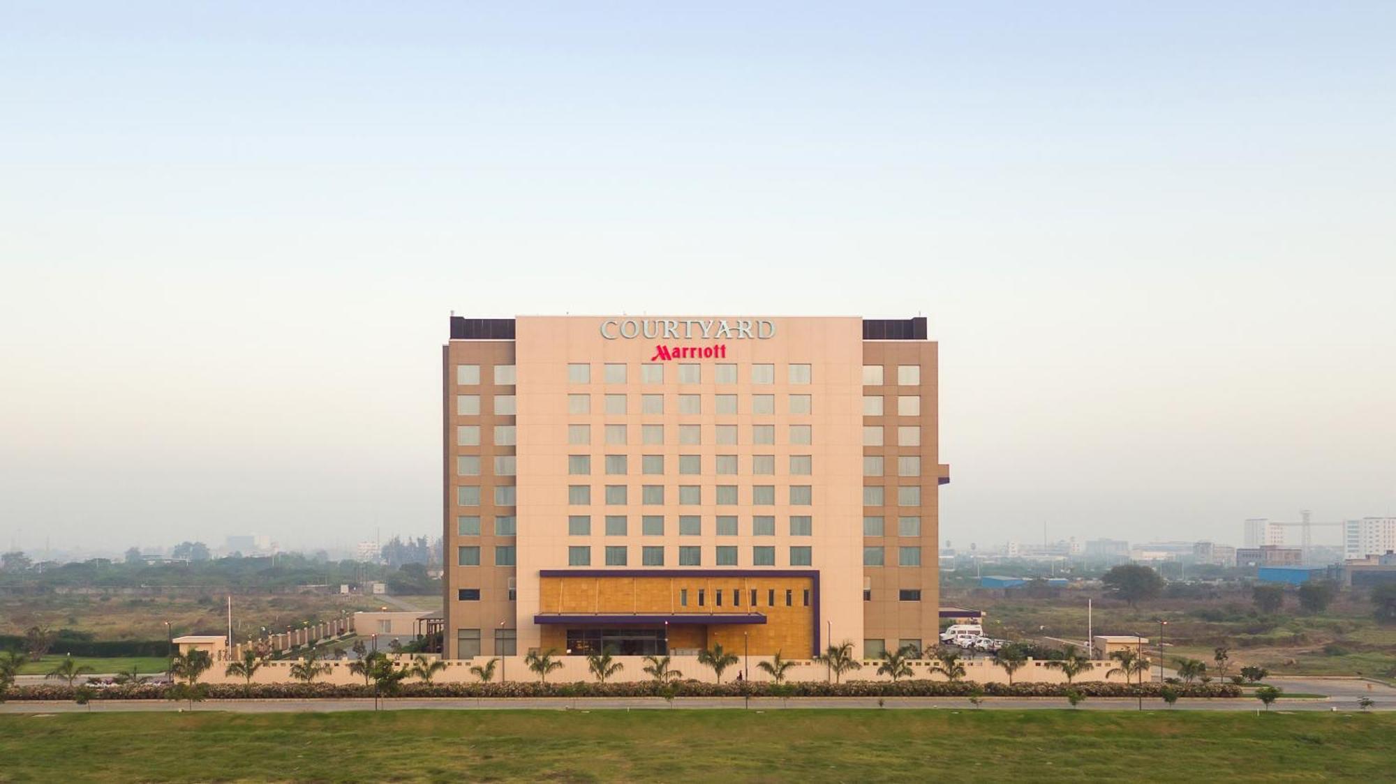 Hotel Courtyard By Marriott Surate Extérieur photo