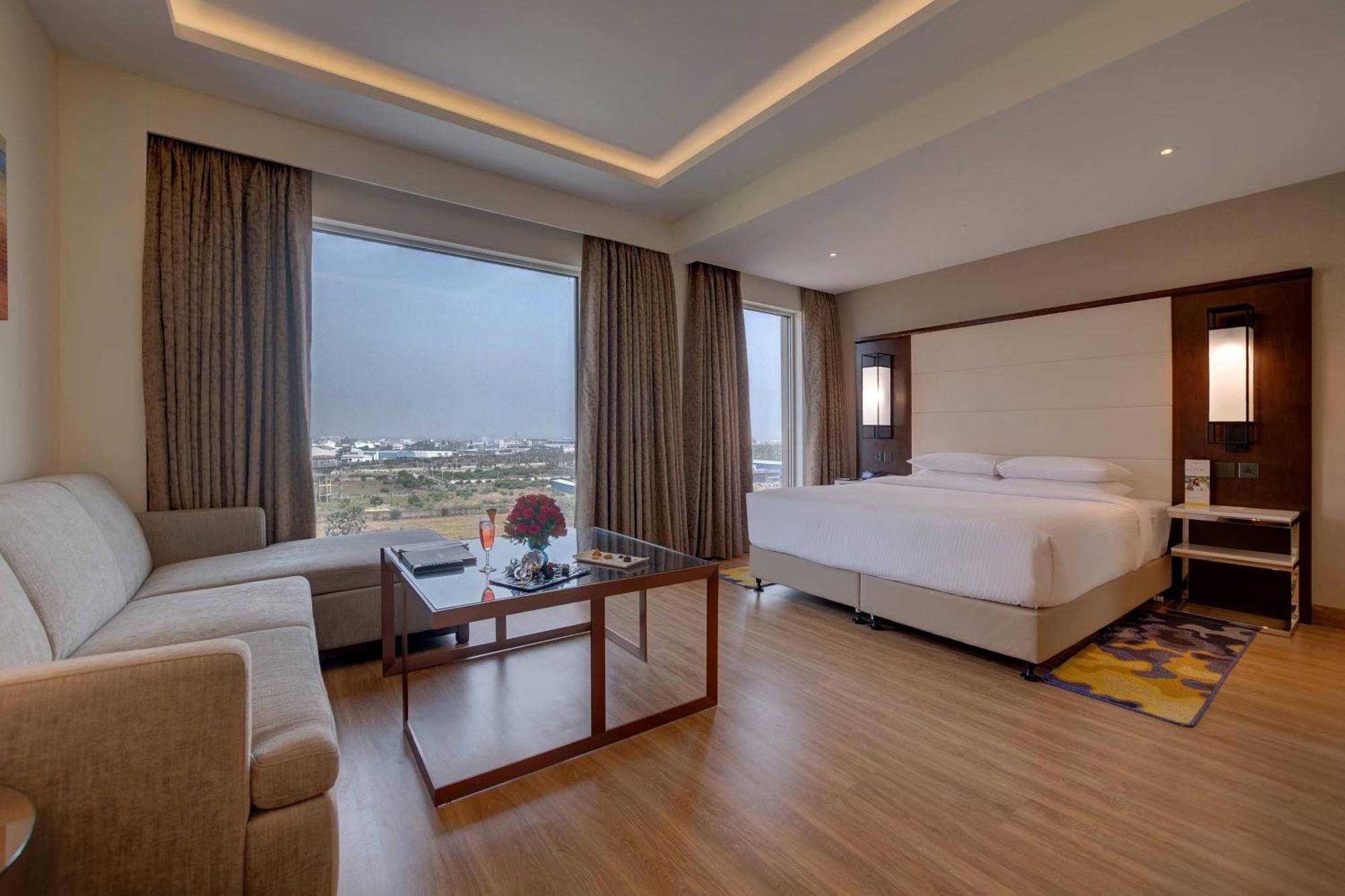 Hotel Courtyard By Marriott Surate Extérieur photo