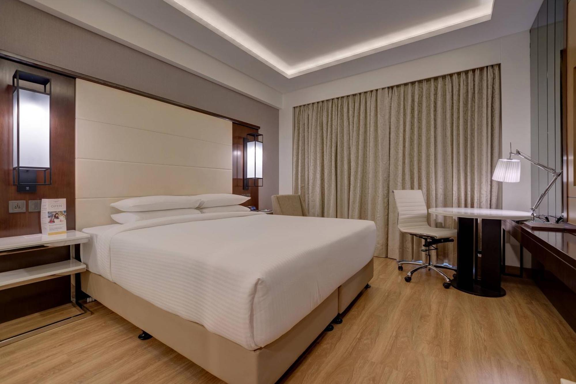 Hotel Courtyard By Marriott Surate Extérieur photo