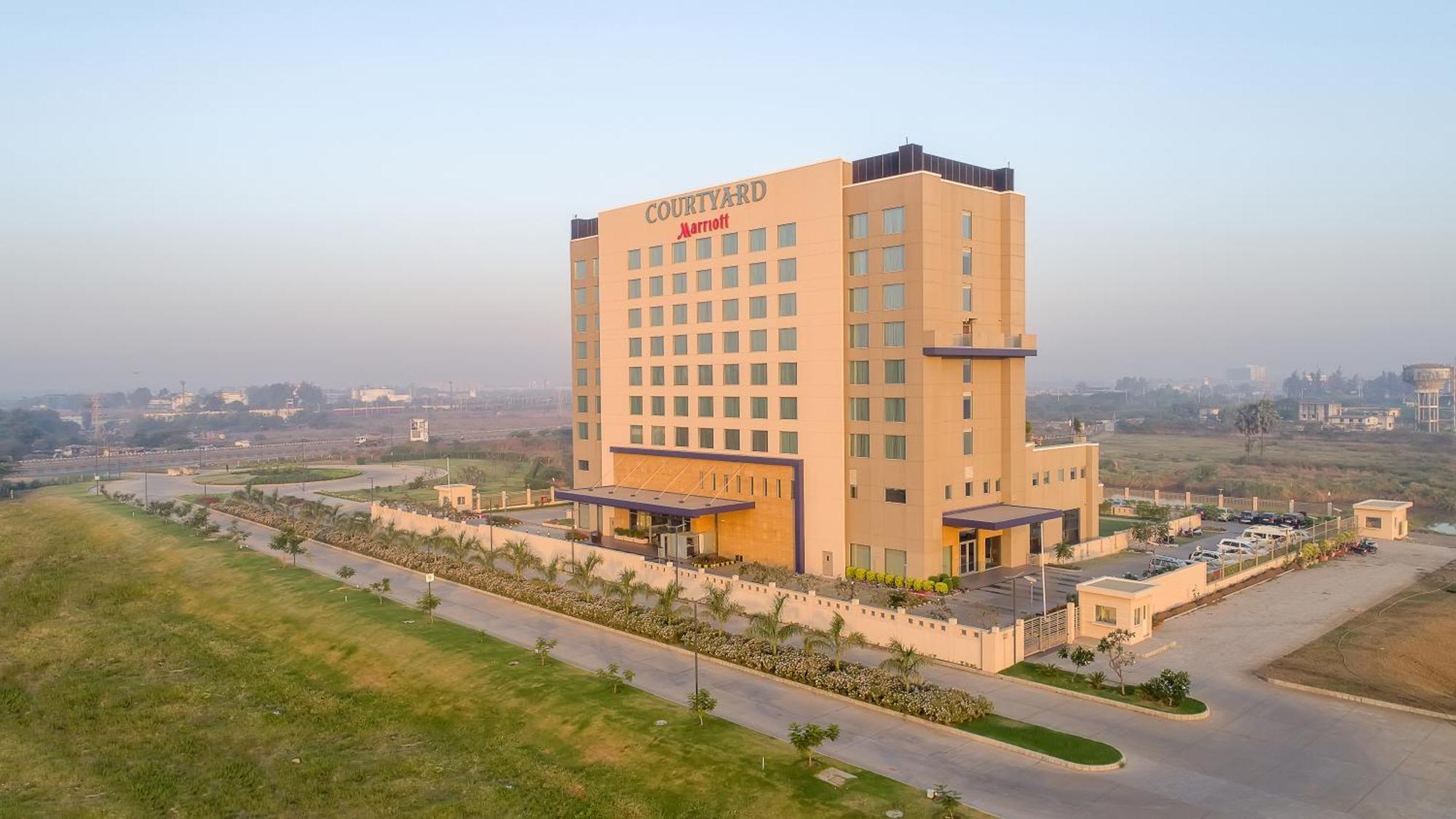 Hotel Courtyard By Marriott Surate Extérieur photo