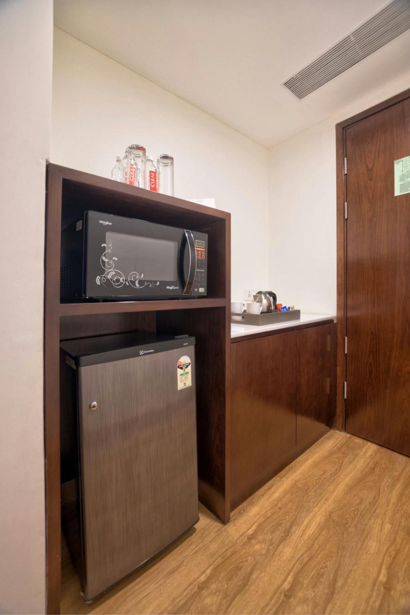 Hotel Courtyard By Marriott Surate Extérieur photo