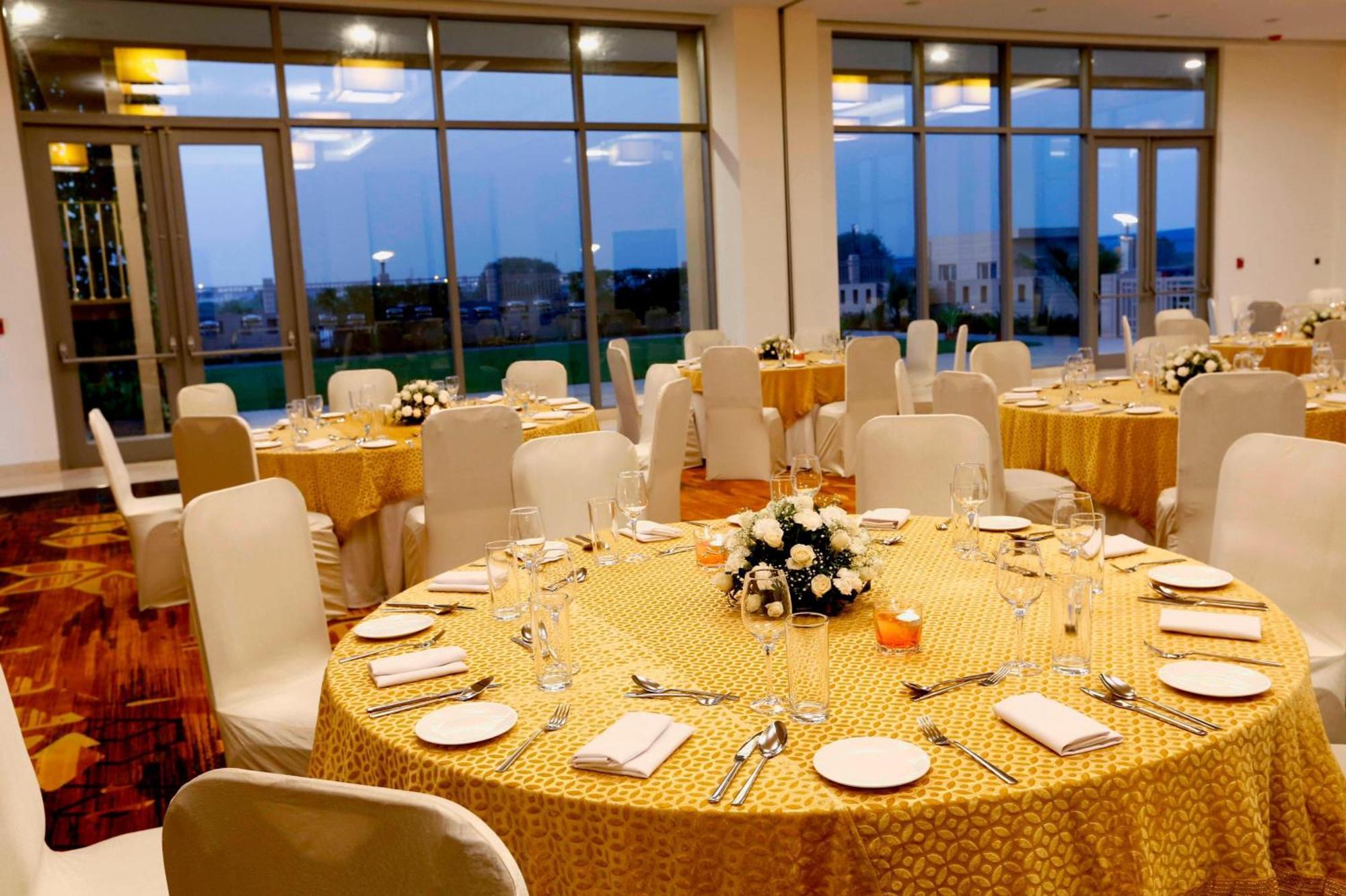 Hotel Courtyard By Marriott Surate Extérieur photo