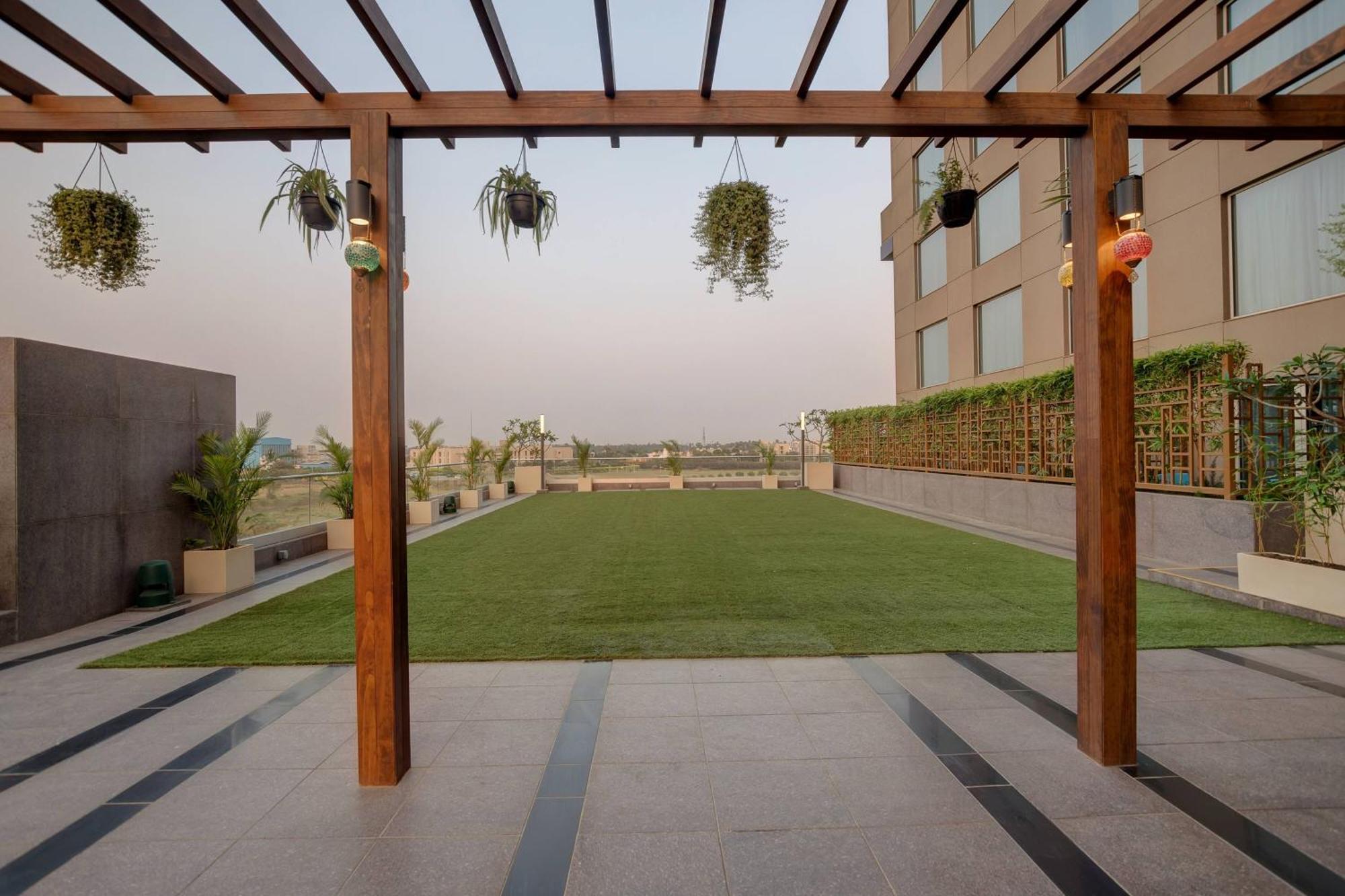 Hotel Courtyard By Marriott Surate Extérieur photo