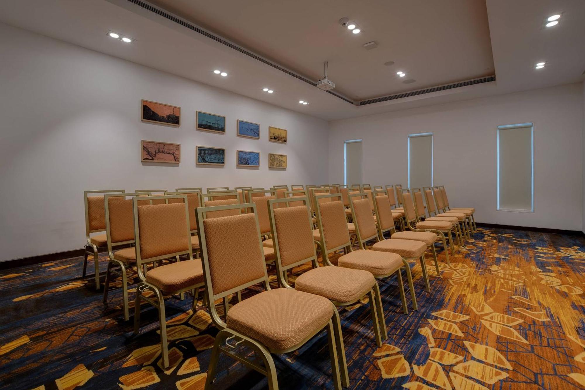 Hotel Courtyard By Marriott Surate Extérieur photo