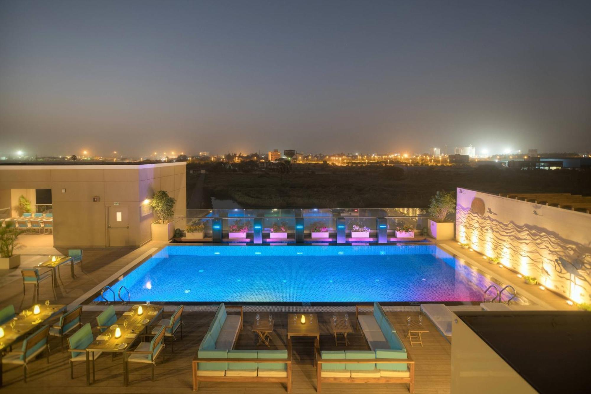 Hotel Courtyard By Marriott Surate Extérieur photo