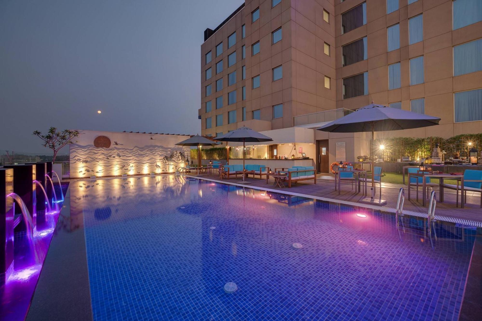 Hotel Courtyard By Marriott Surate Extérieur photo