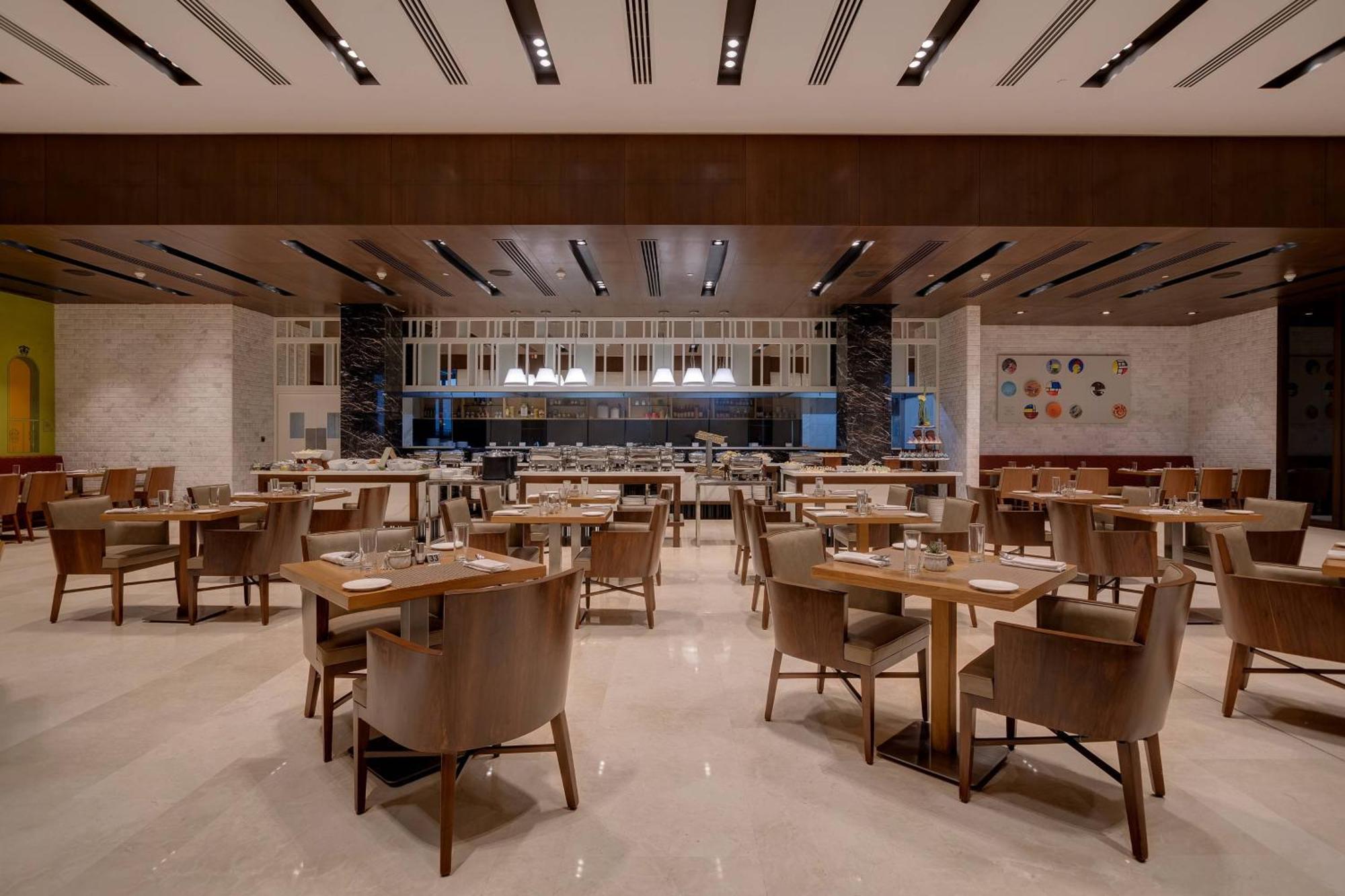 Hotel Courtyard By Marriott Surate Extérieur photo