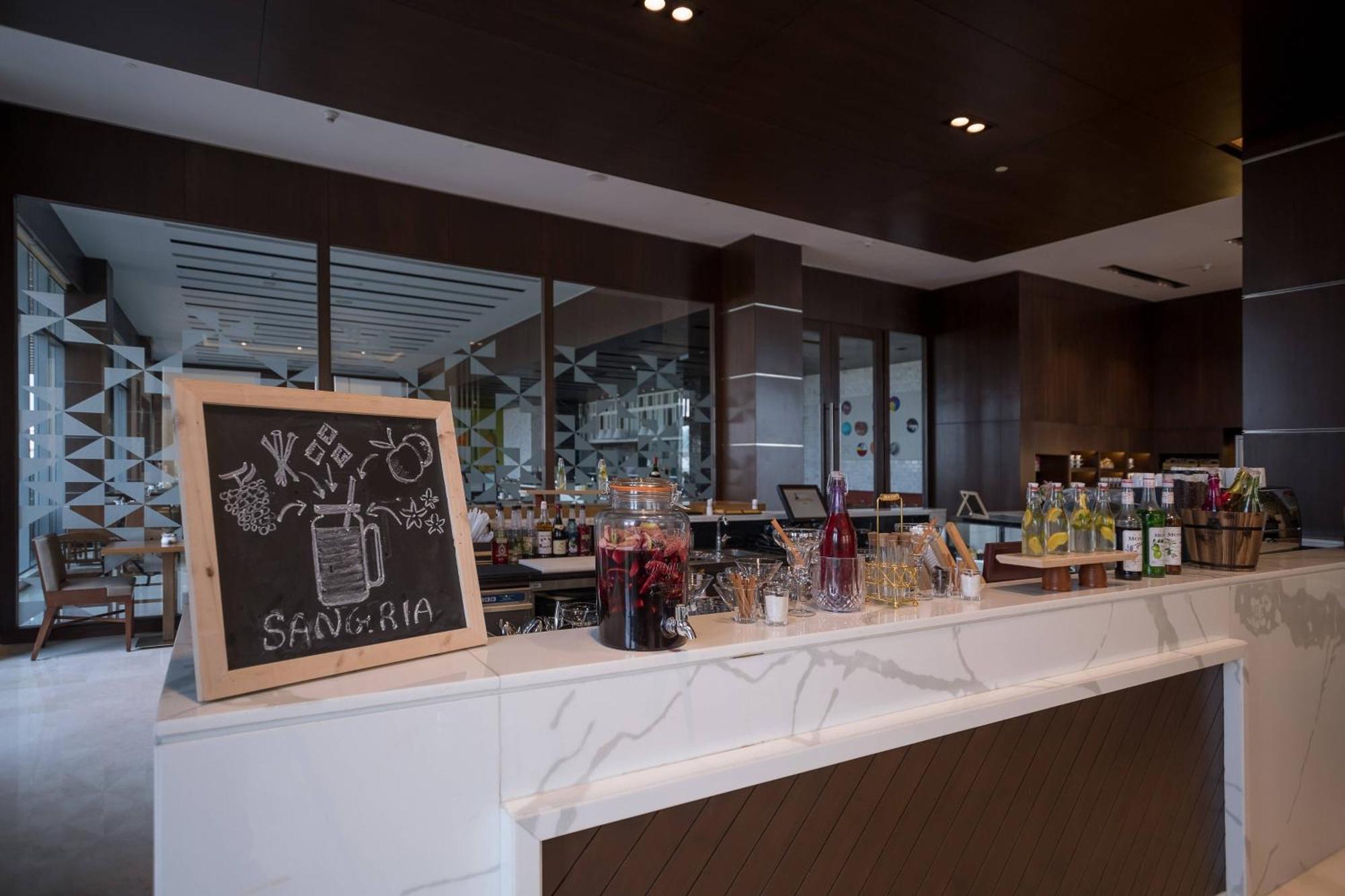 Hotel Courtyard By Marriott Surate Extérieur photo