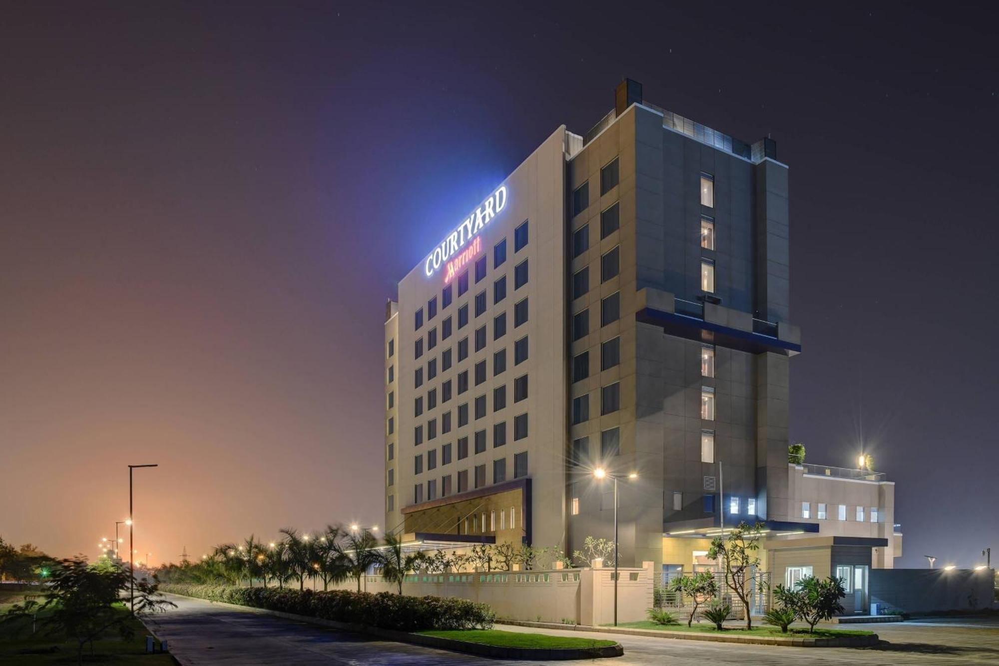 Hotel Courtyard By Marriott Surate Extérieur photo